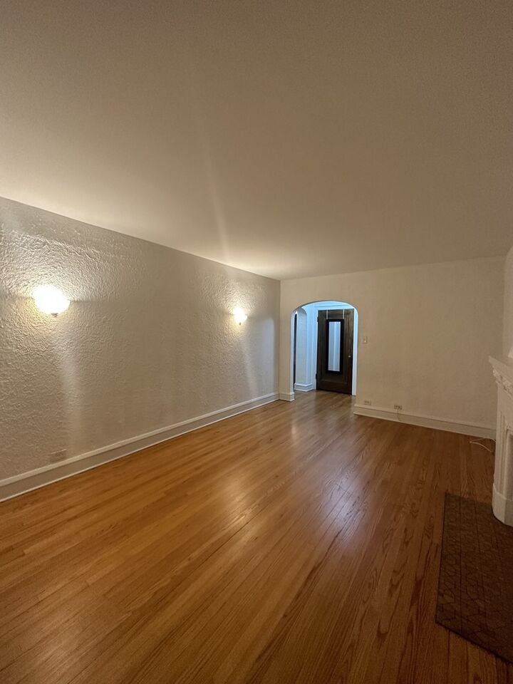 Property Photo:  2333 W Farwell Avenue 1S  IL 60645 