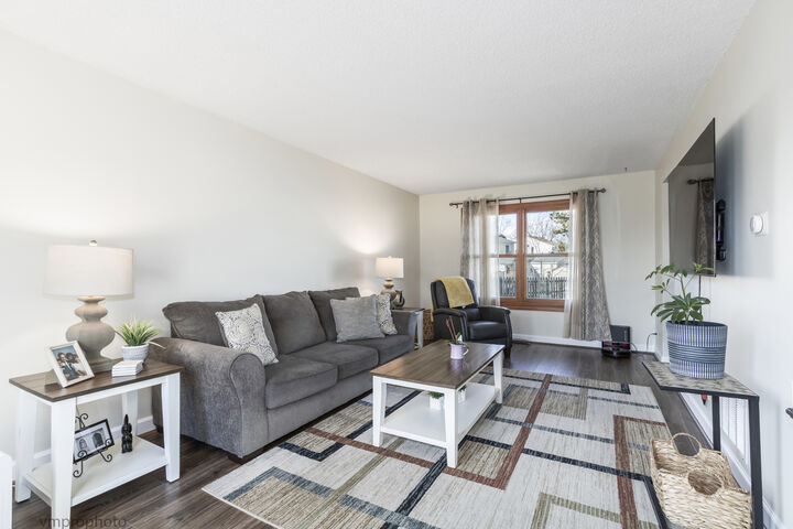 Property Photo:  832 Kansas Street  IL 60188 