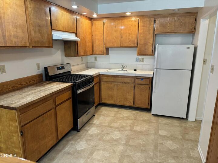 Property Photo: 48 S Oak Avenue 1 CA