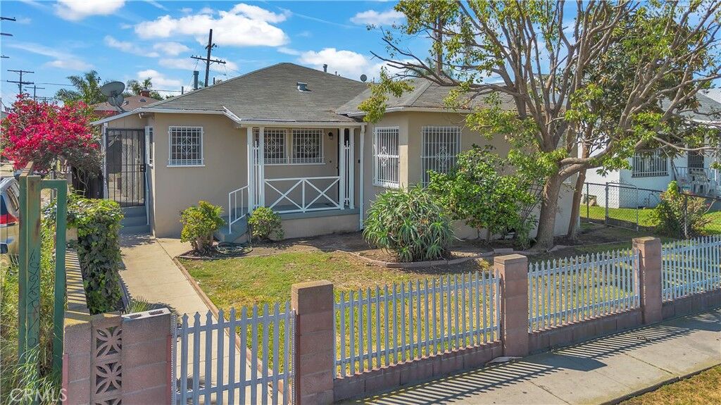Property Photo:  1018 E 73rd  CA 90001 