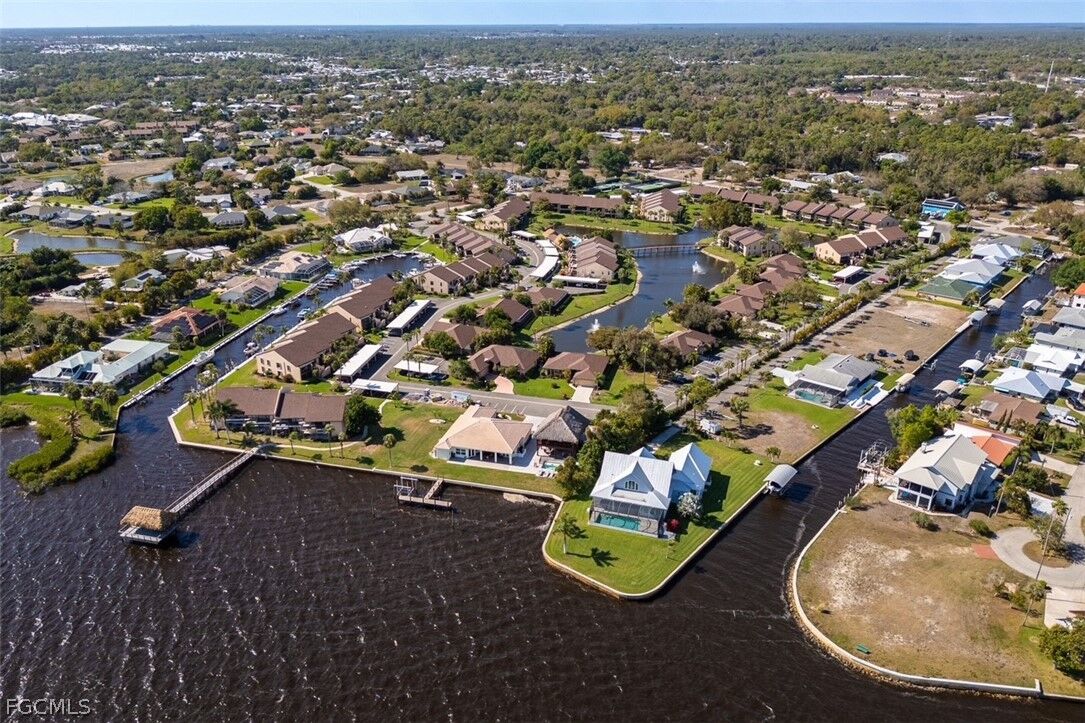 Property Photo:  15448 Admiralty Circle 9  FL 33917 