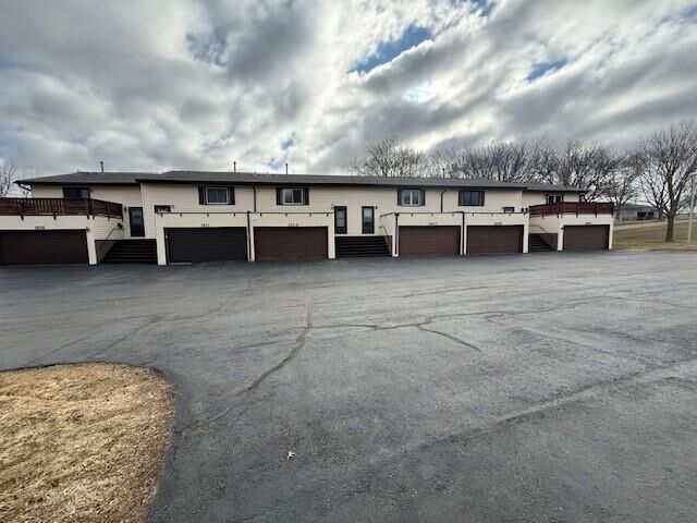 Property Photo: 1609 Keystone Drive MN 56007