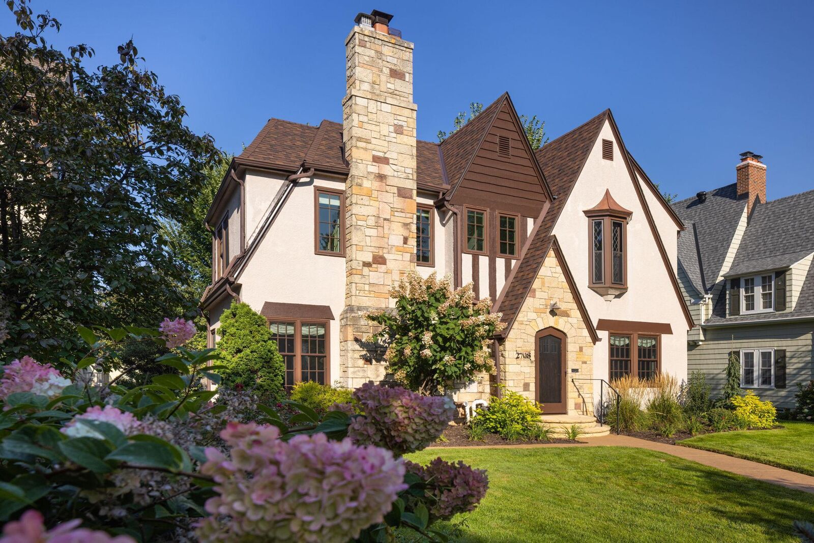 Property Photo:  2708 Ewing Avenue S  MN 55416 