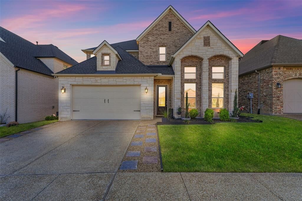 Property Photo:  1705 Prestwick Lane  TX 75119 