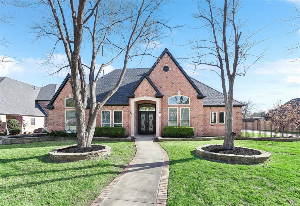 Property Photo:  809 Laurel Oaks Lane  TX 76034 