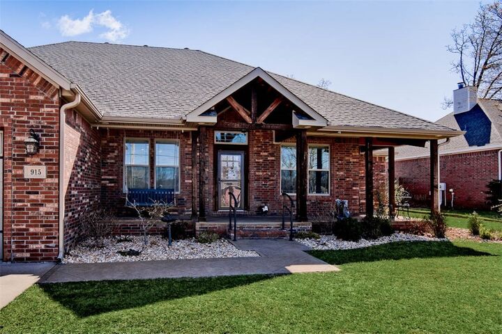 Property Photo:  915 S 28th Street  AR 72758 