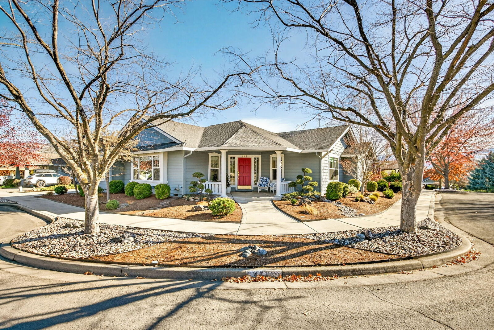 Property Photo:  471 Williamson Way  OR 97520 