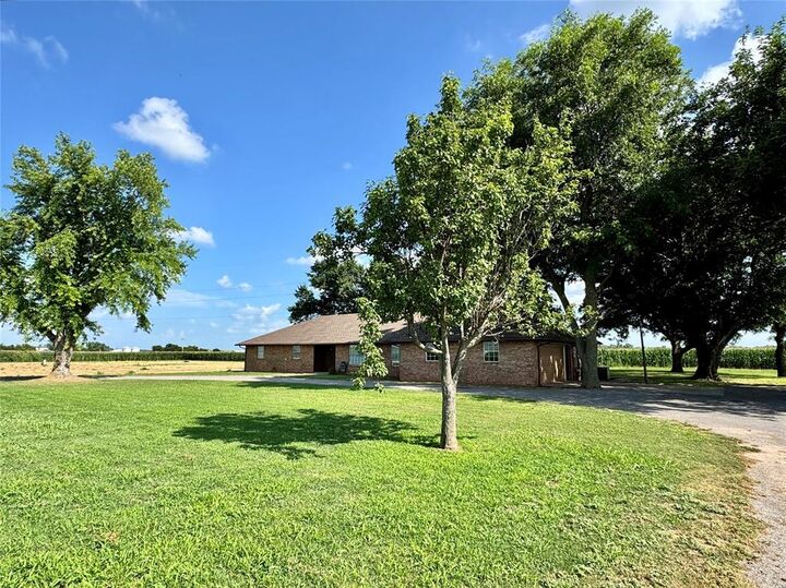 Property Photo:  1383 County Road 1373  OK 73018 