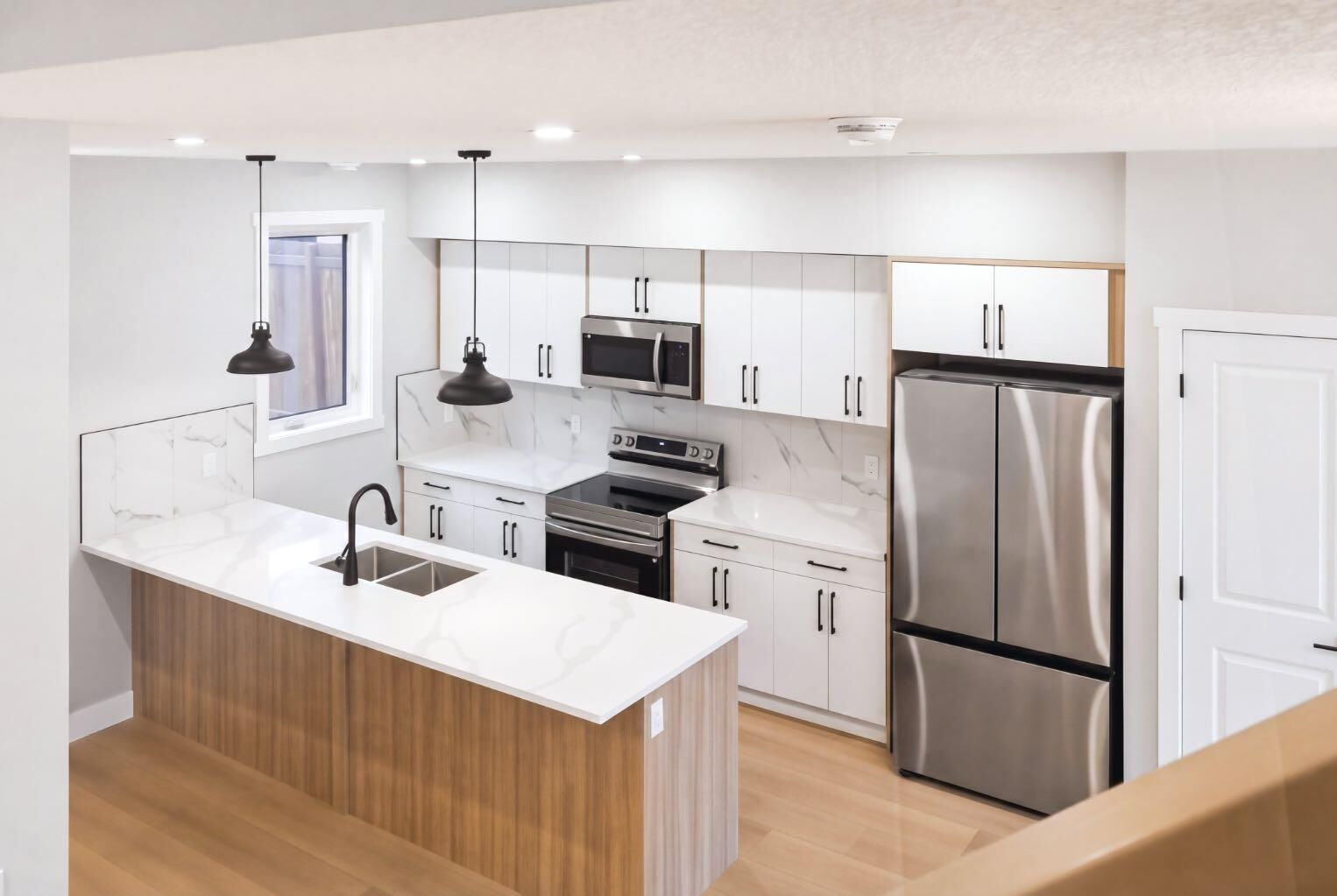 Property Photo:  1636 19 Avenue NW  AB T2M 1B1 