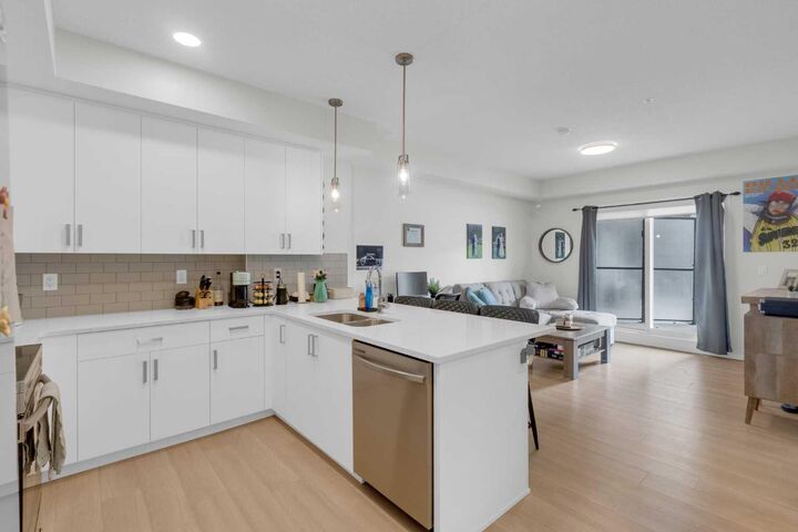 Property Photo: 33 Carringham Gate NW 2106 AB T3P 2H6