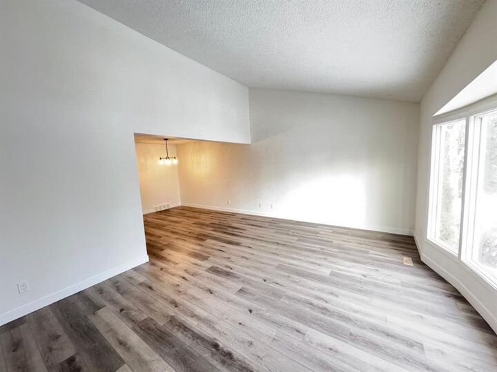 Photo de la propriété:  6879 Rundlehorn Drive NE  AB T1Y 4P2 