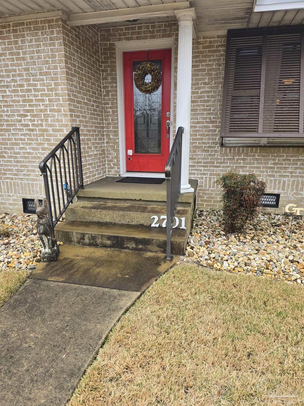 Property Photo:  2701 N 17th Ave  FL 32503 