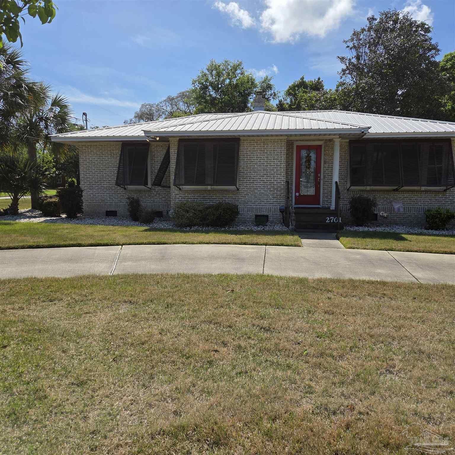 Property Photo:  2701 N 17th Ave  FL 32503 