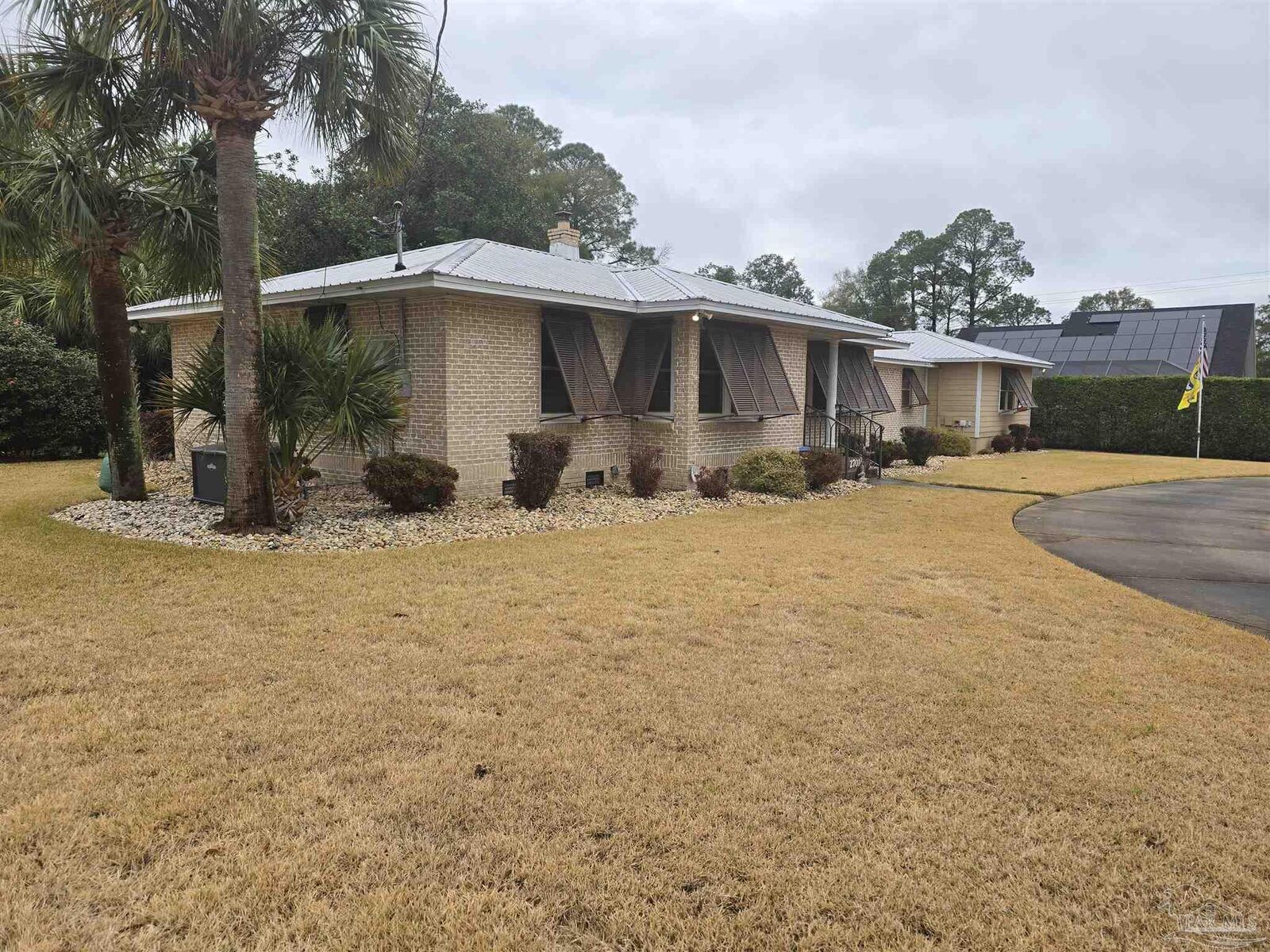 Property Photo:  2701 N 17th Ave  FL 32503 