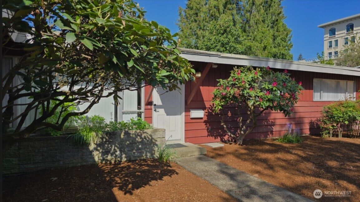 Property Photo:  1815  116th Avenue NE  WA 98004 