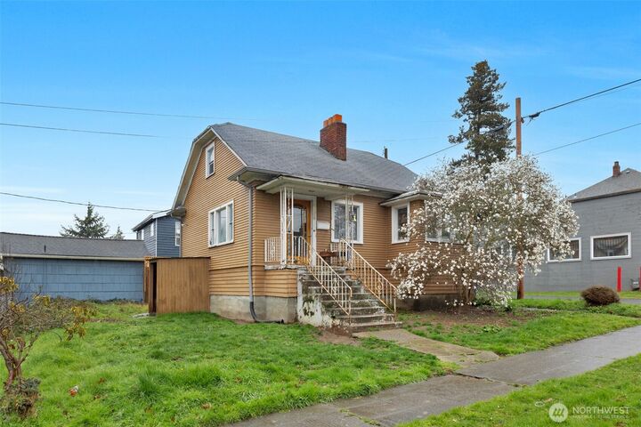 Property Photo:  2209  21st Street  WA 98201 