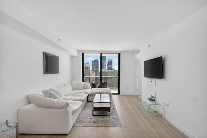 Property Photo:  55 SW 9th Street 3704  FL 33130 