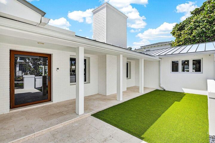 Property Photo: 1102 Island Drive FL 33483