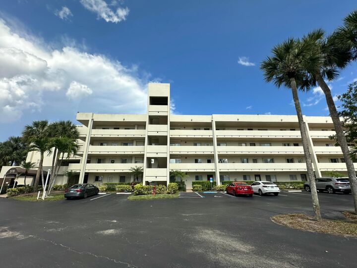 Property Photo:  3178 Via Poinciana 307  FL 33467 