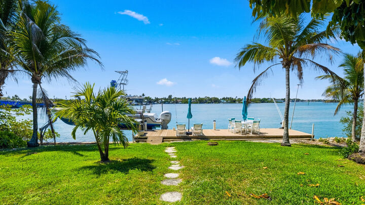 Property Photo: 1305 Peninsular Road FL 33469