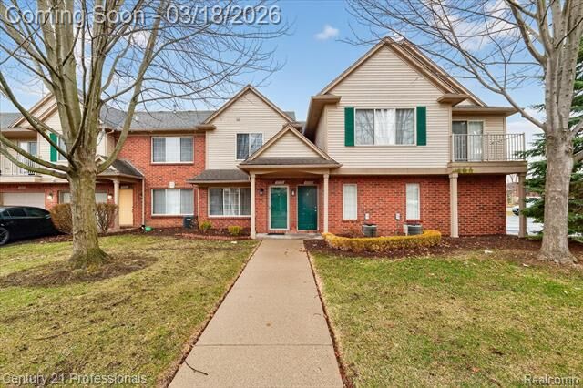 Property Photo:  45555 Hidden View Court 6 Mile Rd  MI 48315 