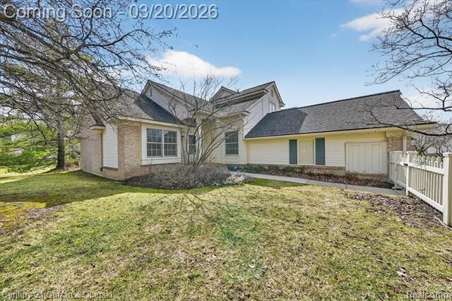 Property Photo: 7307 Danbury Drive MI 48322