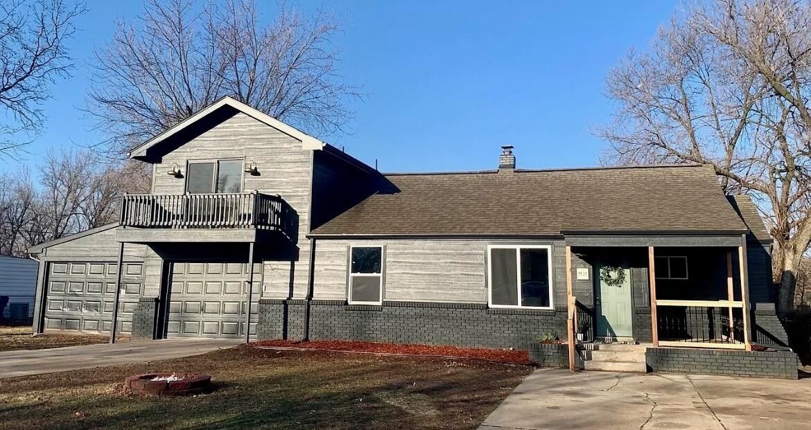 Property Photo:  1131 N Gow St  KS 67203-4357 