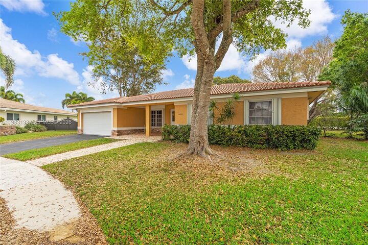 Property Photo: 16623 Waters Edge Dr FL 33326