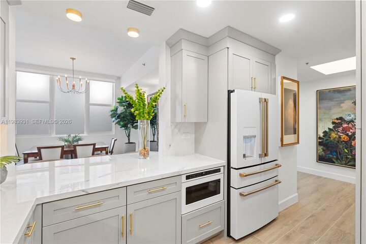 Property Photo:  626 Coral Way 503  FL 33134 