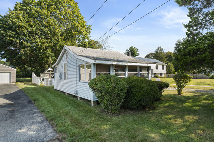 Property Photo:  13 College Street  CT 06475 