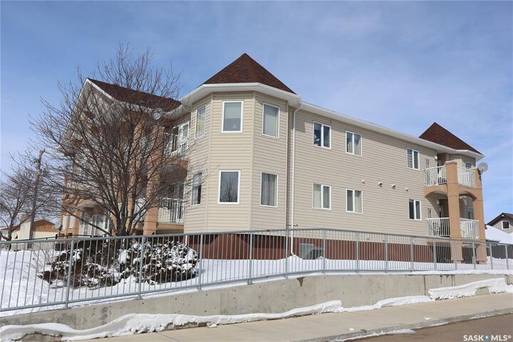Property Photo: 226 3rd Avenue W 101 SK S0H 3R0