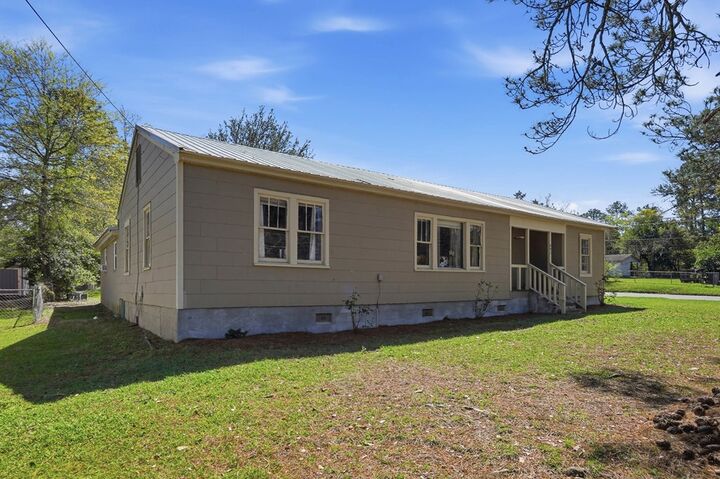 Property Photo: 801 Belmont Ave GA 31794