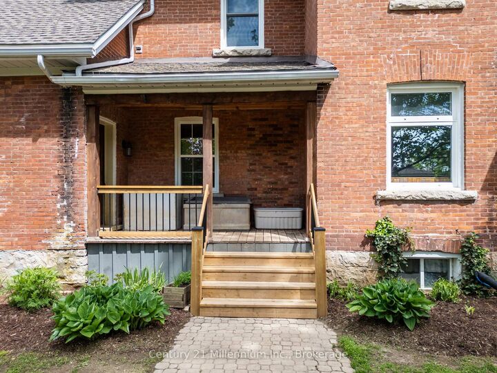 Property Photo: 296 Garafraxa St Street ON N0H 1G0