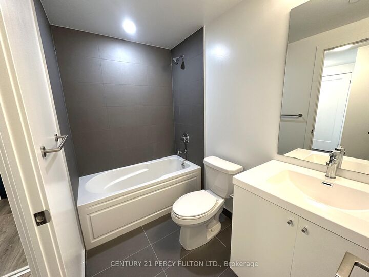 Property Photo:  2545 Simcoe Street N 513  ON L1L 0W3 