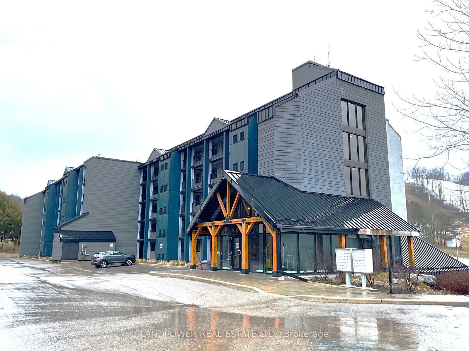 Property Photo: 80 Horseshoe Boulevard 101 ON L4M 4Y8