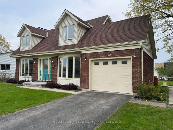Property Photo: 235 5th Avenue ON N4N 2C3