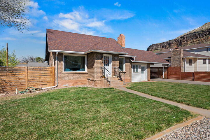 Property Photo:  39 E 300 S  UT 84737 