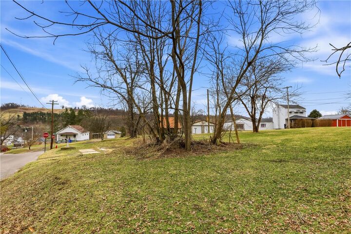 Property Photo:  811 Wall St  PA 15057 