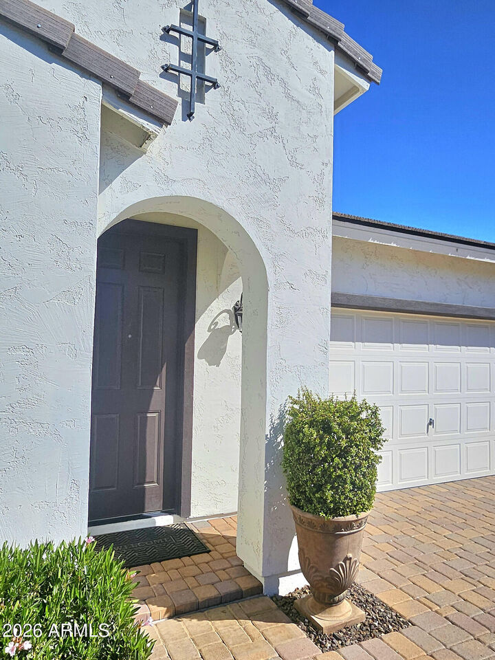 Property Photo:  140 E Bernie Lane  AZ 85295 