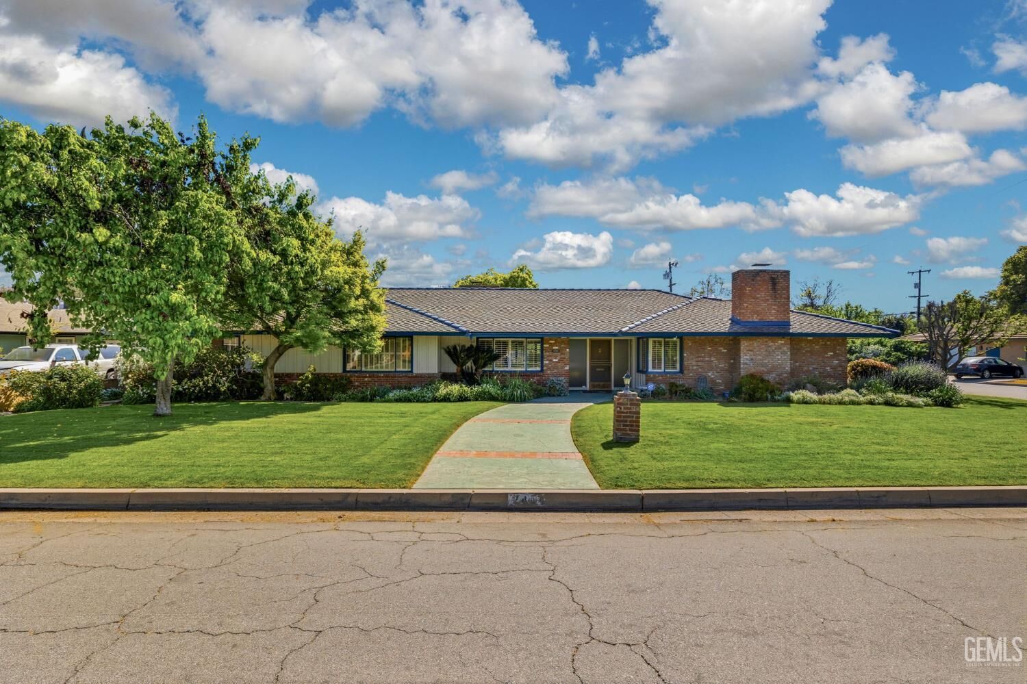 Property Photo: 2444 Pine Street CA 93301