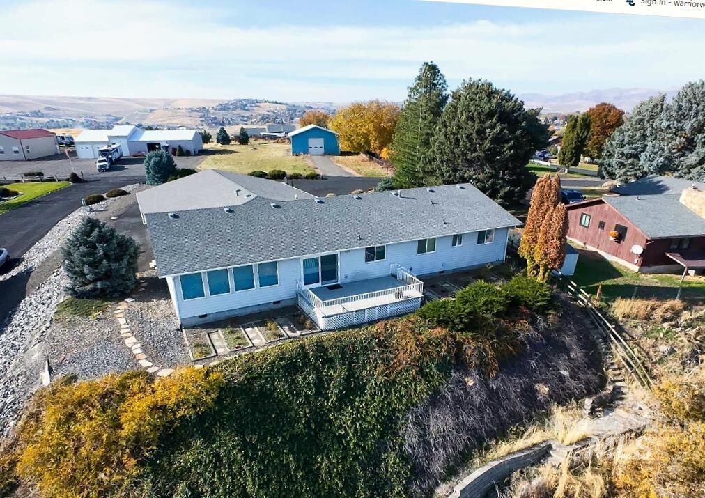 Property Photo: 3015 Grandview Dr WA 99403