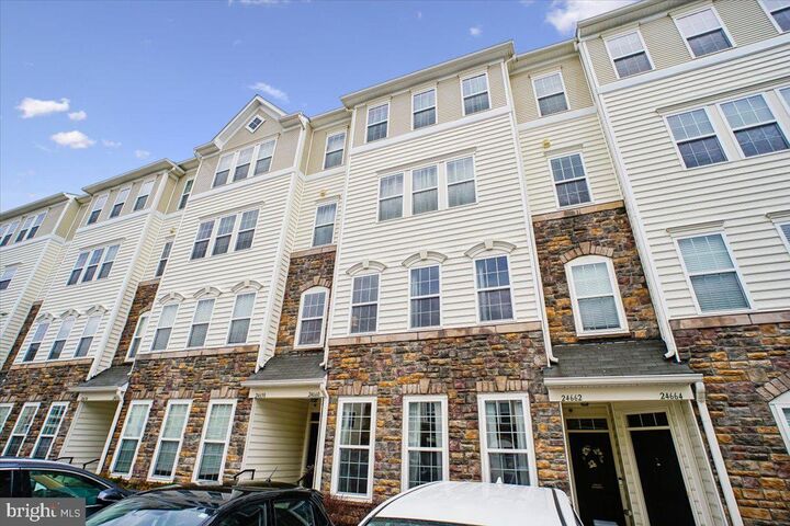 Property Photo:  24660 Byrne Meadow Square  VA 20105 