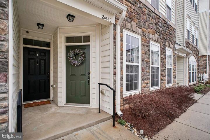 Property Photo: 24660 Byrne Meadow Square VA 20105