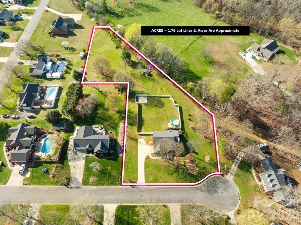 Property Photo:  105 Laura Court  NC 28021 