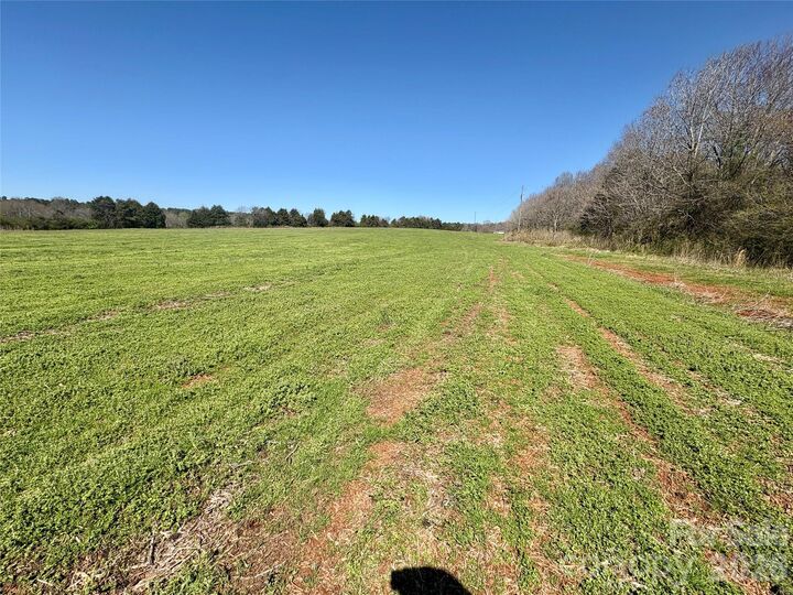 Property Photo:  209 Retro Lane  NC 28625 