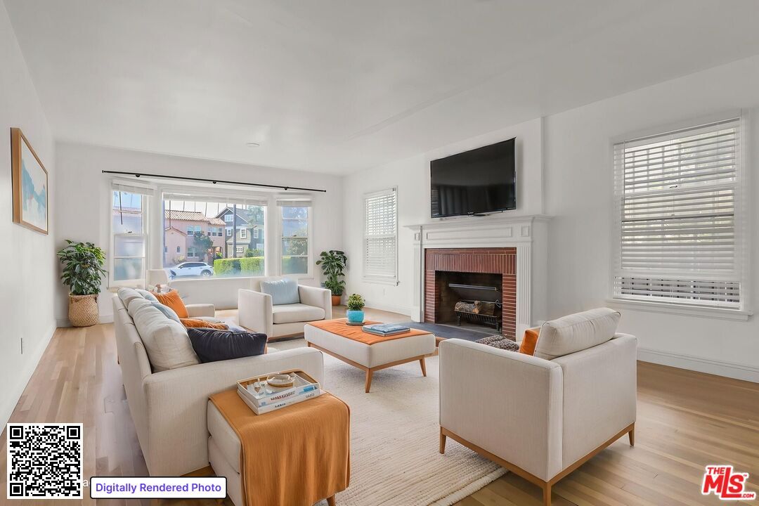 Property Photo: 4409 Victoria Park Dr CA 90019