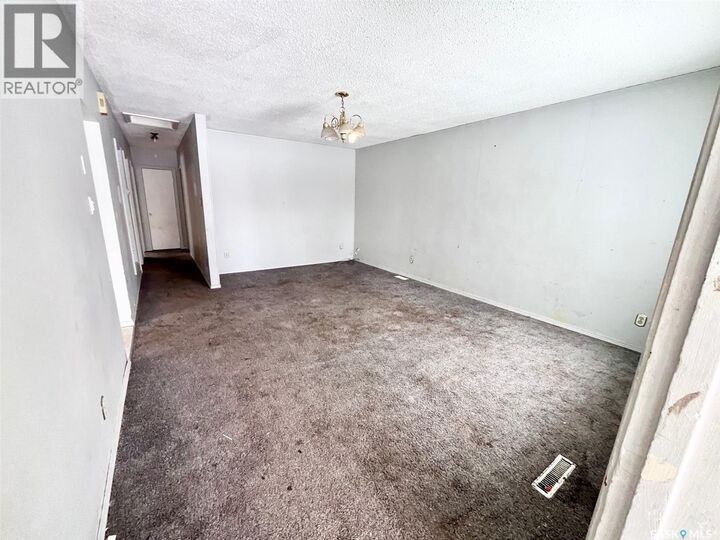Property Photo:  428 11th Street E  SK S6V 1A7 