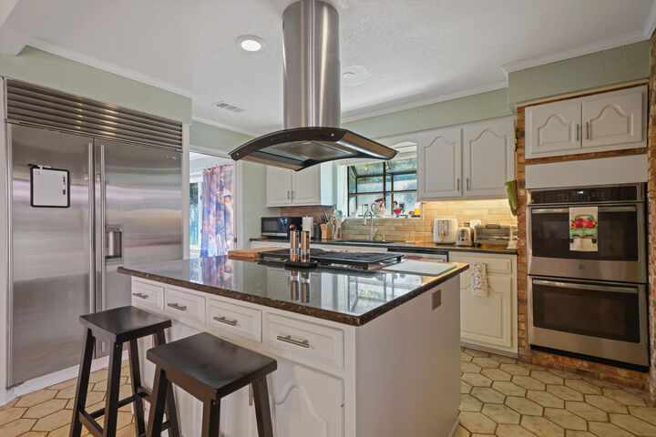 Property Photo: 1013 E Troon Drive FL 32578