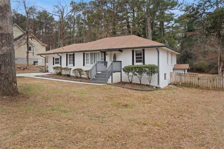 Property Photo:  1621 N Columbia Place N  GA 30032 