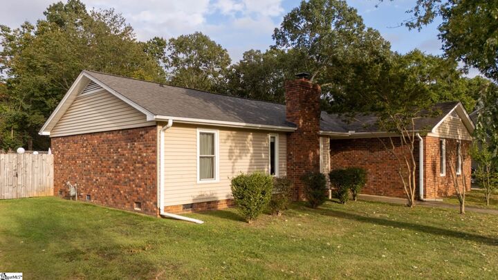 Property Photo:  209 Governors Square  SC 29650 